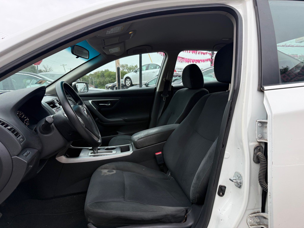 2015 Nissan Altima Image 4