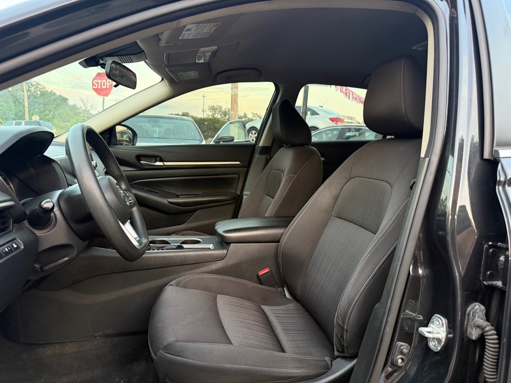 2022 Nissan Altima Image 5
