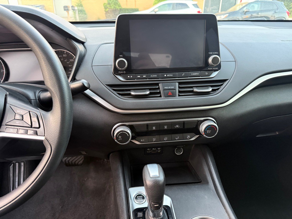 2022 Nissan Altima Image 9