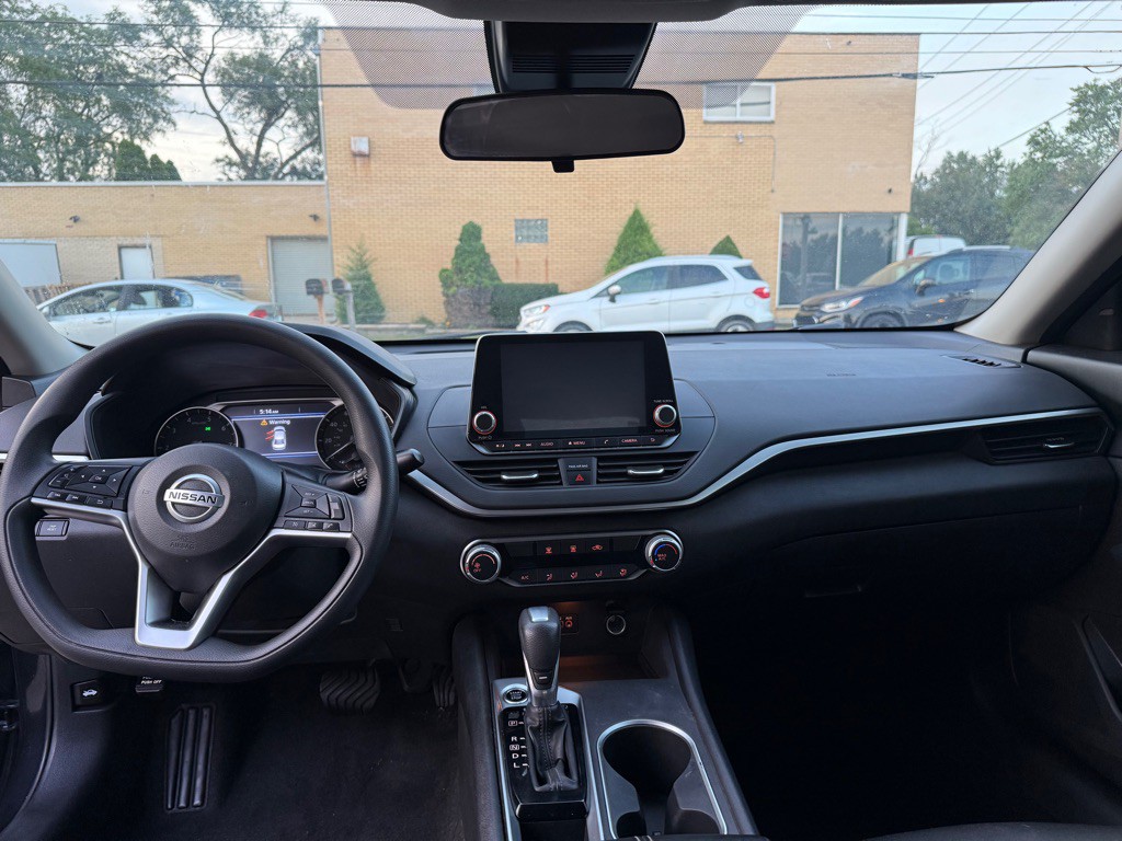 2022 Nissan Altima Image 10