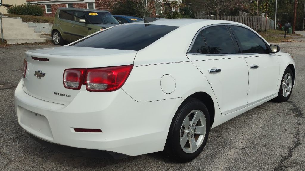 2015 Chevrolet Malibu Image 3