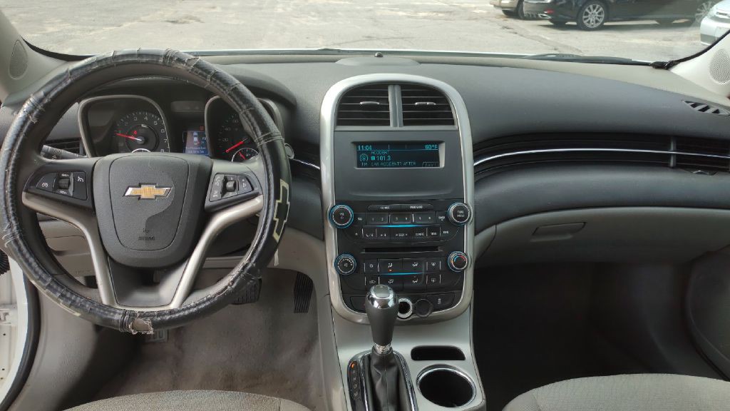 2015 Chevrolet Malibu Image 4