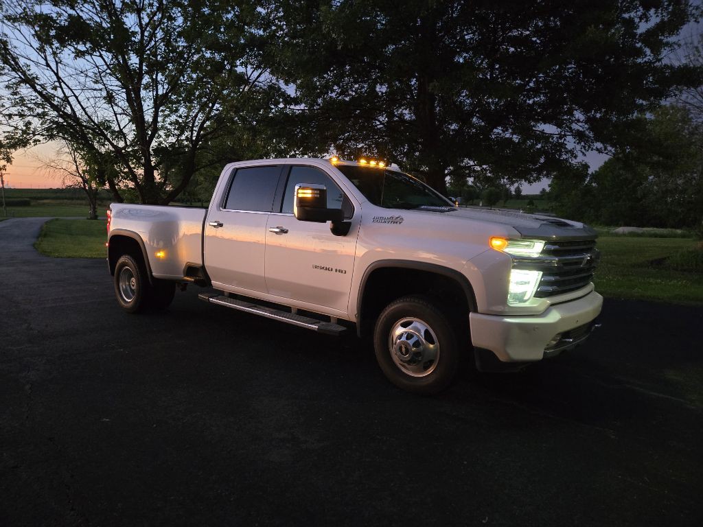 2021 Chevrolet Silverado 1500 Image 2