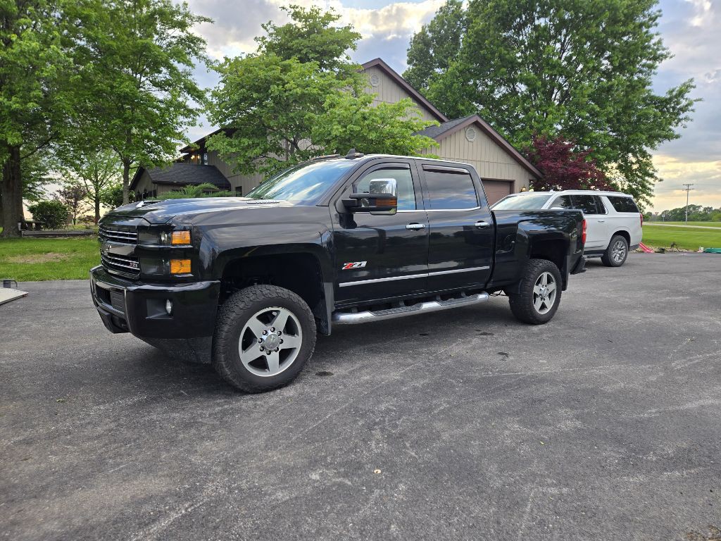 2019 Chevrolet Silverado 1500 Image 2