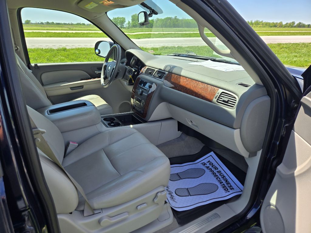 2008 Chevrolet Suburban Image 6