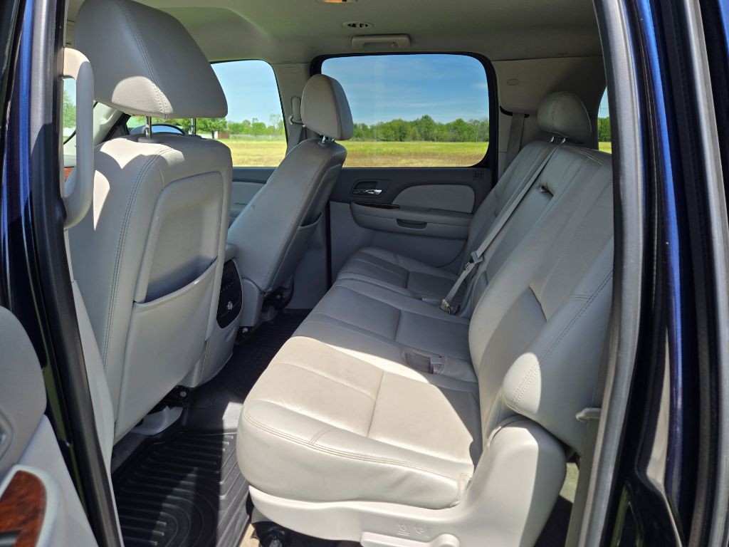 2008 Chevrolet Suburban Image 12