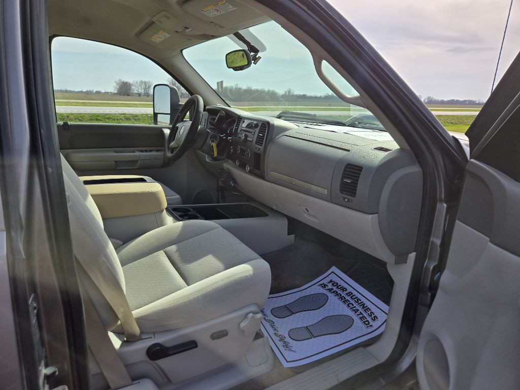 2008 GMC Sierra Image 8