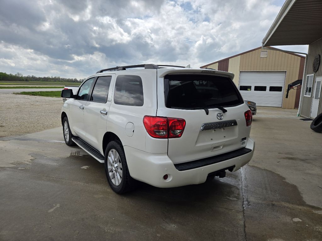 2016 Toyota Sequoia Image 1