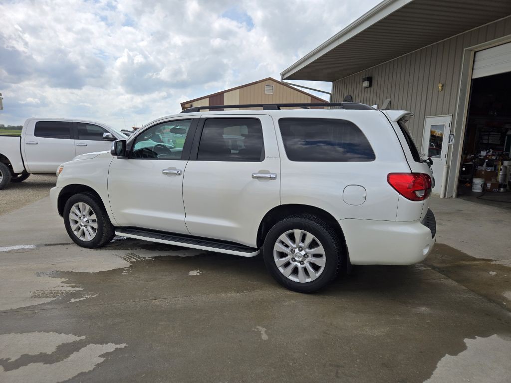 2016 Toyota Sequoia Image 6