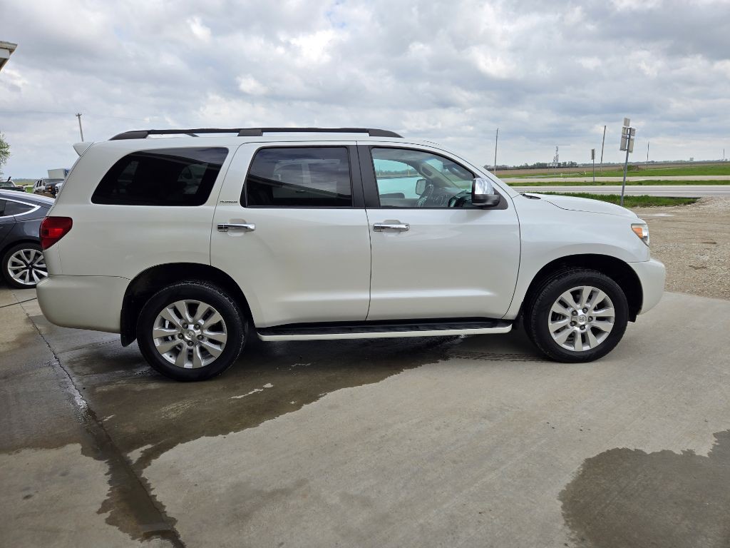 2016 Toyota Sequoia Image 8