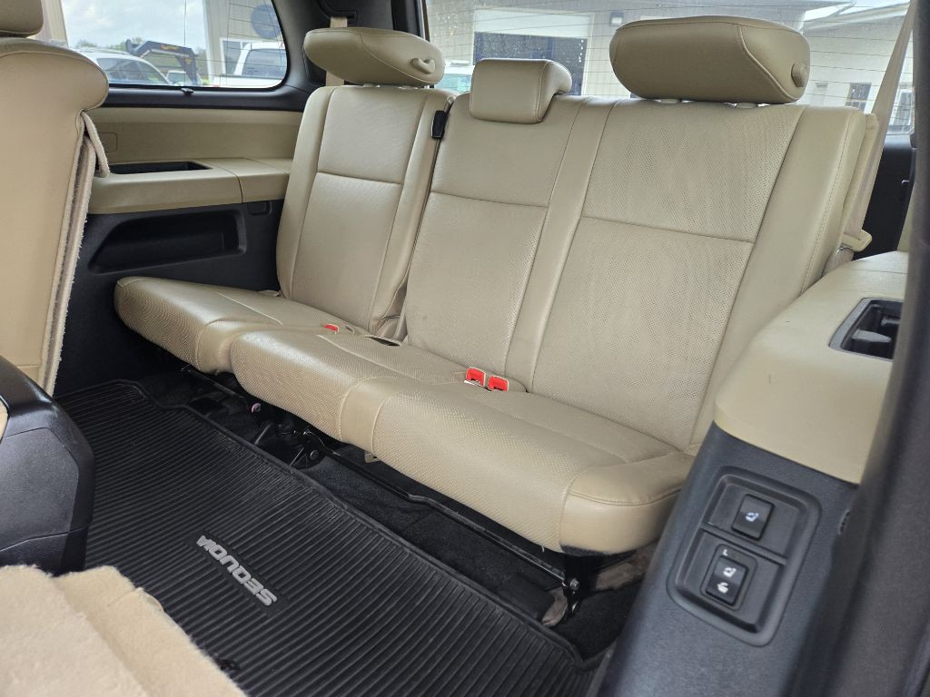 2016 Toyota Sequoia Image 15