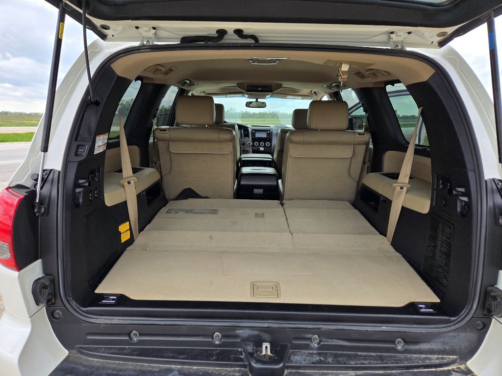 2016 Toyota Sequoia Image 16