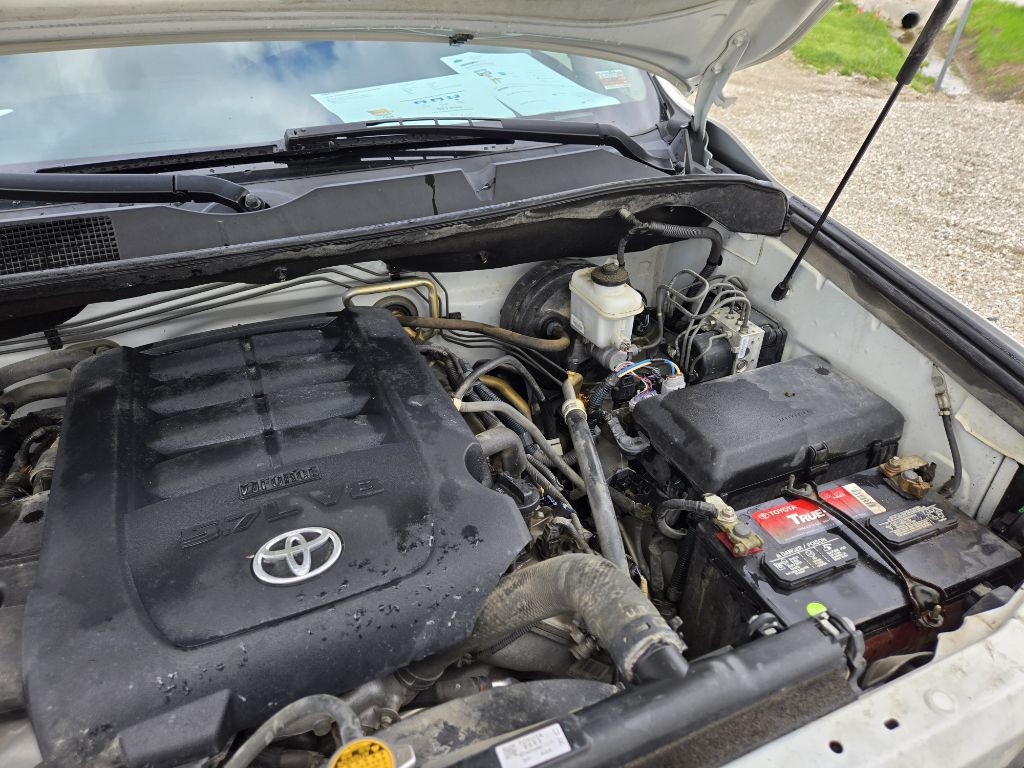 2016 Toyota Sequoia Image 18