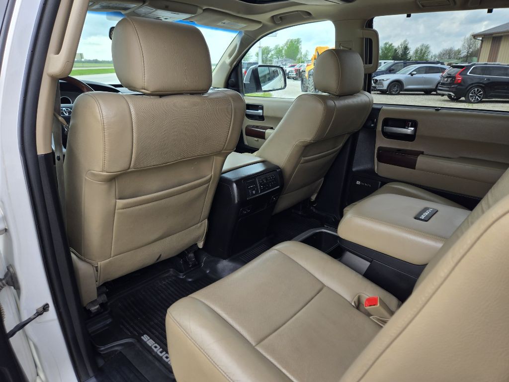2016 Toyota Sequoia Image 21