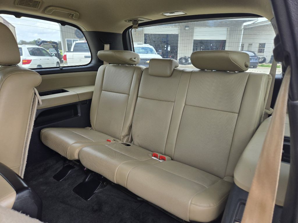 2016 Toyota Sequoia Image 24