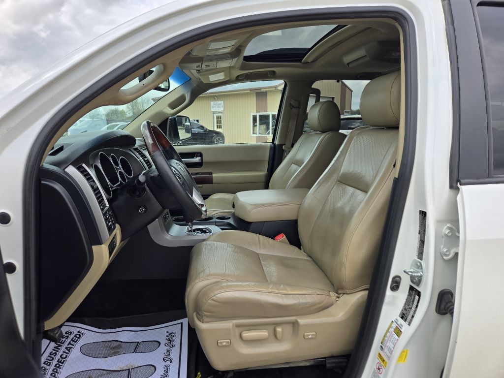 2016 Toyota Sequoia Image 26