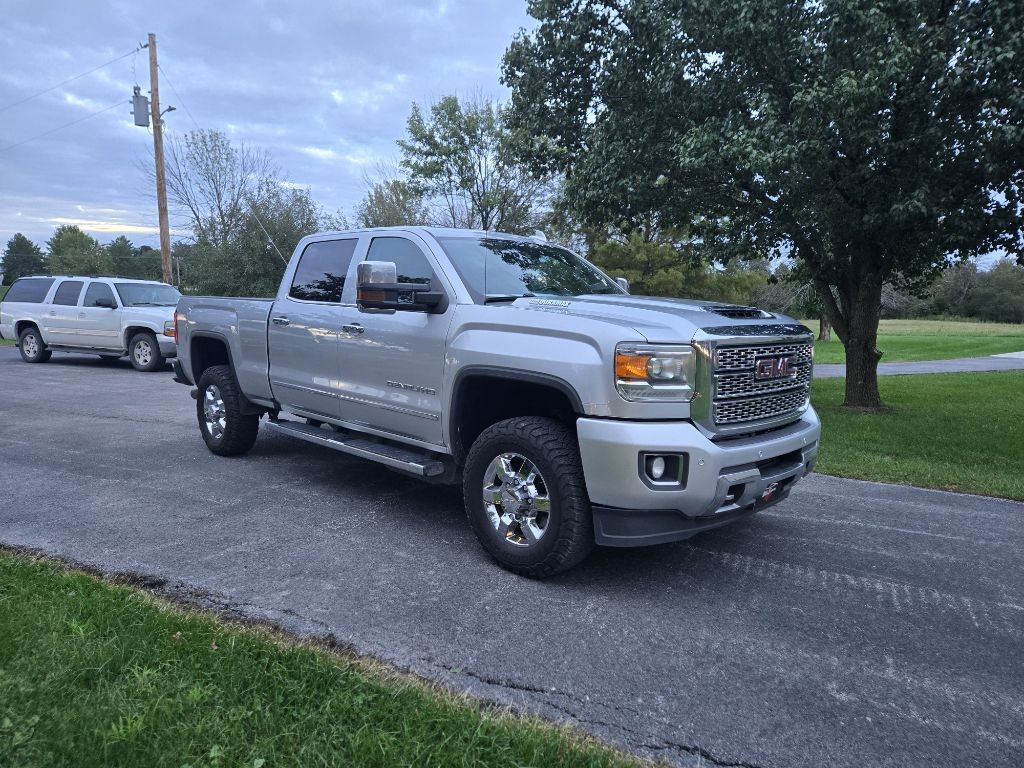 2019 GMC Sierra Image 2