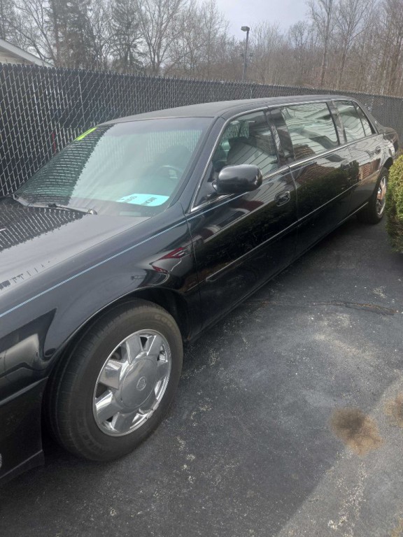 2002 Cadillac Limousine Image 2