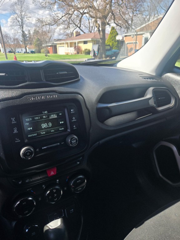 2015 Jeep Renegade Image 11