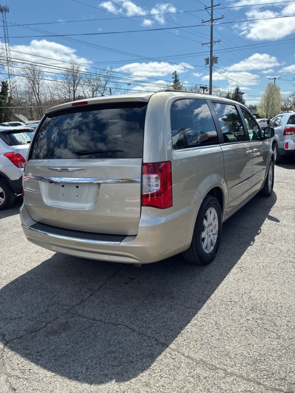 2013 Chrysler Town & Country Image 6
