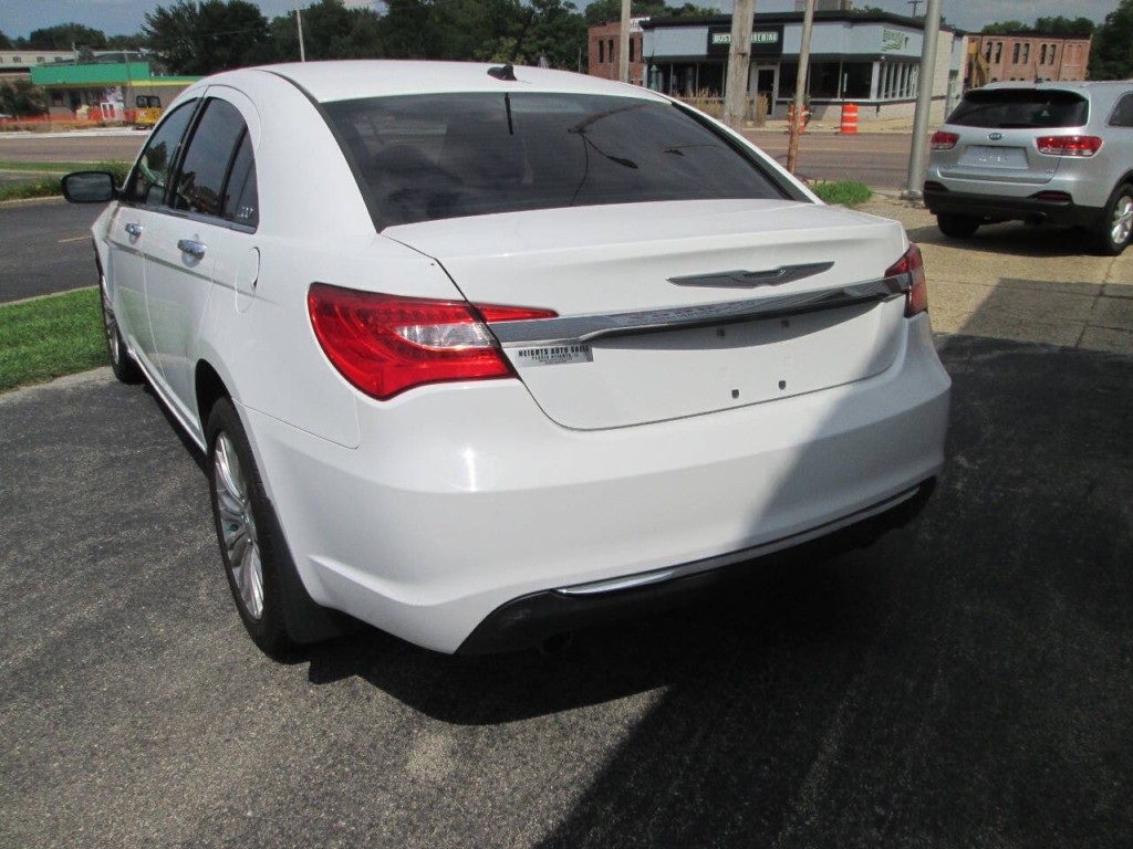 2012 Chrysler 200 Image 3