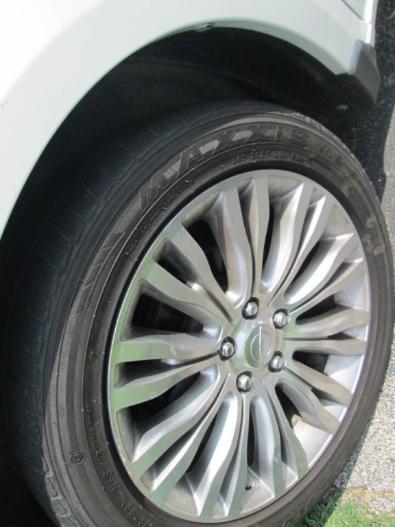 2012 Chrysler 200 Image 4