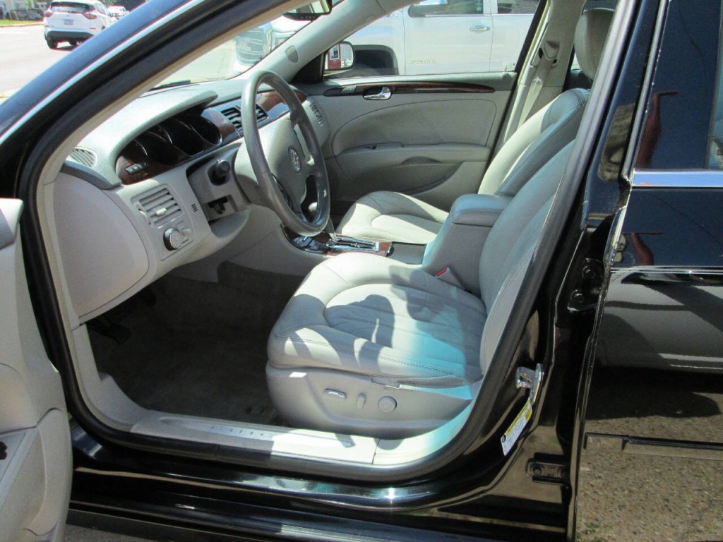 2011 Buick Lucerne Image 6