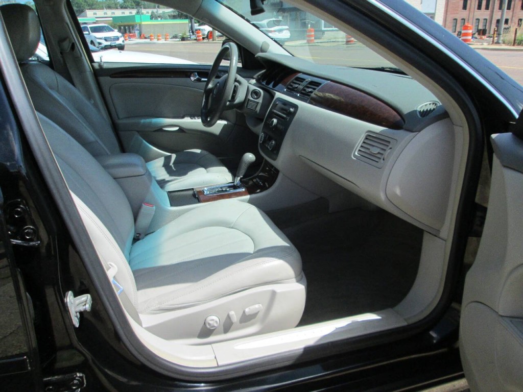 2011 Buick Lucerne Image 7