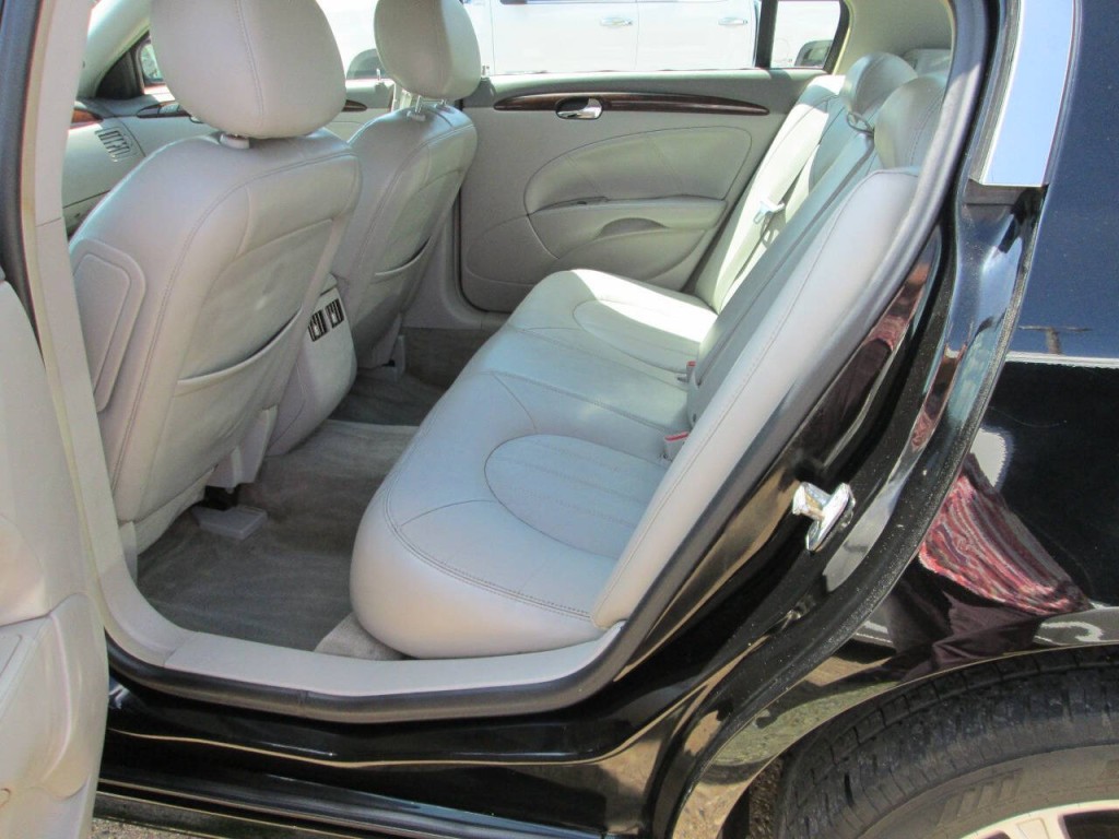 2011 Buick Lucerne Image 8