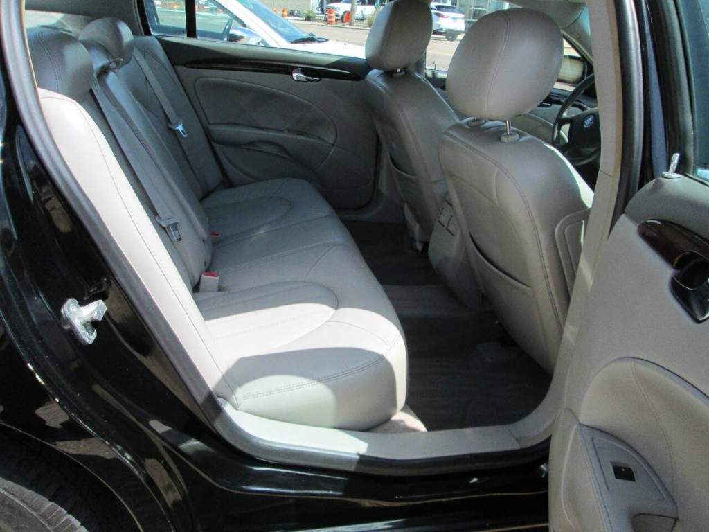 2011 Buick Lucerne Image 9