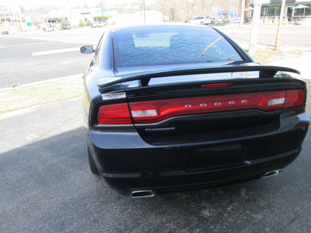 2011 Dodge Charger Image 4
