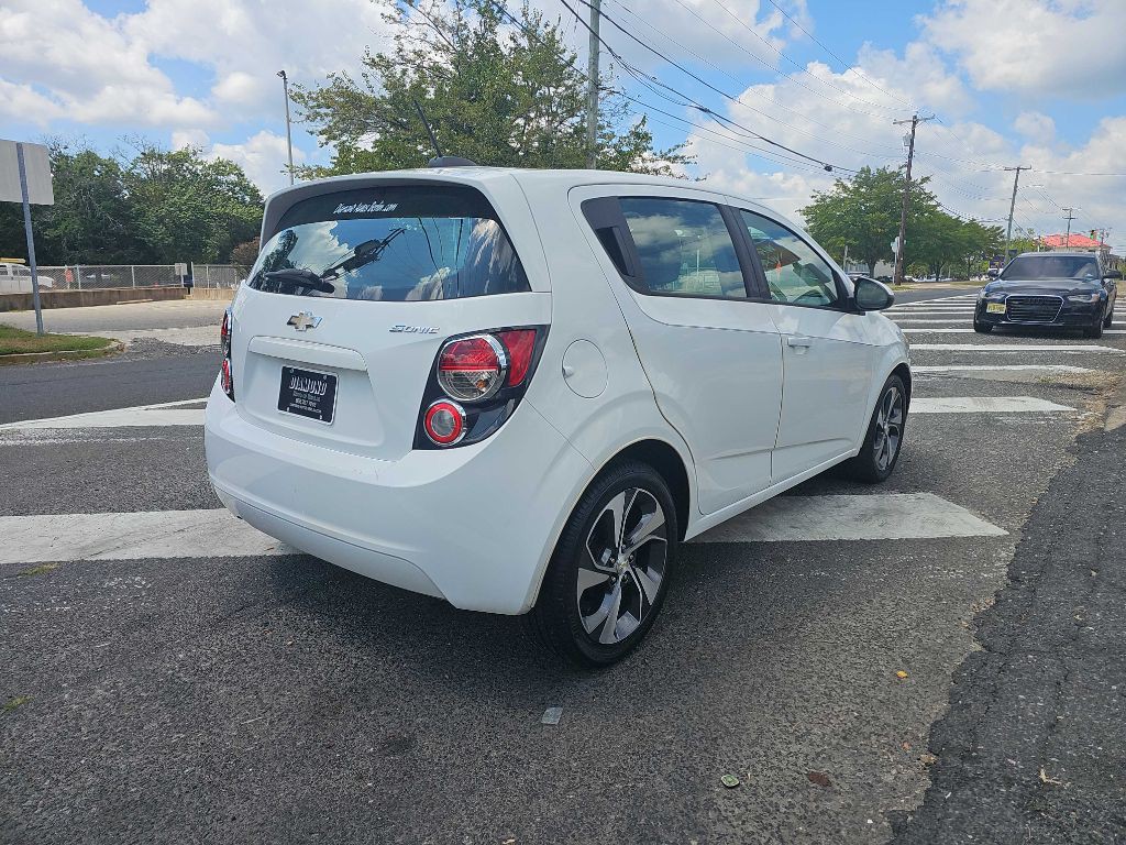 2015 Chevrolet Sonic Image 3