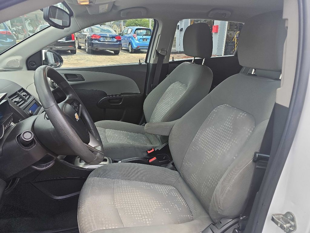 2015 Chevrolet Sonic Image 10