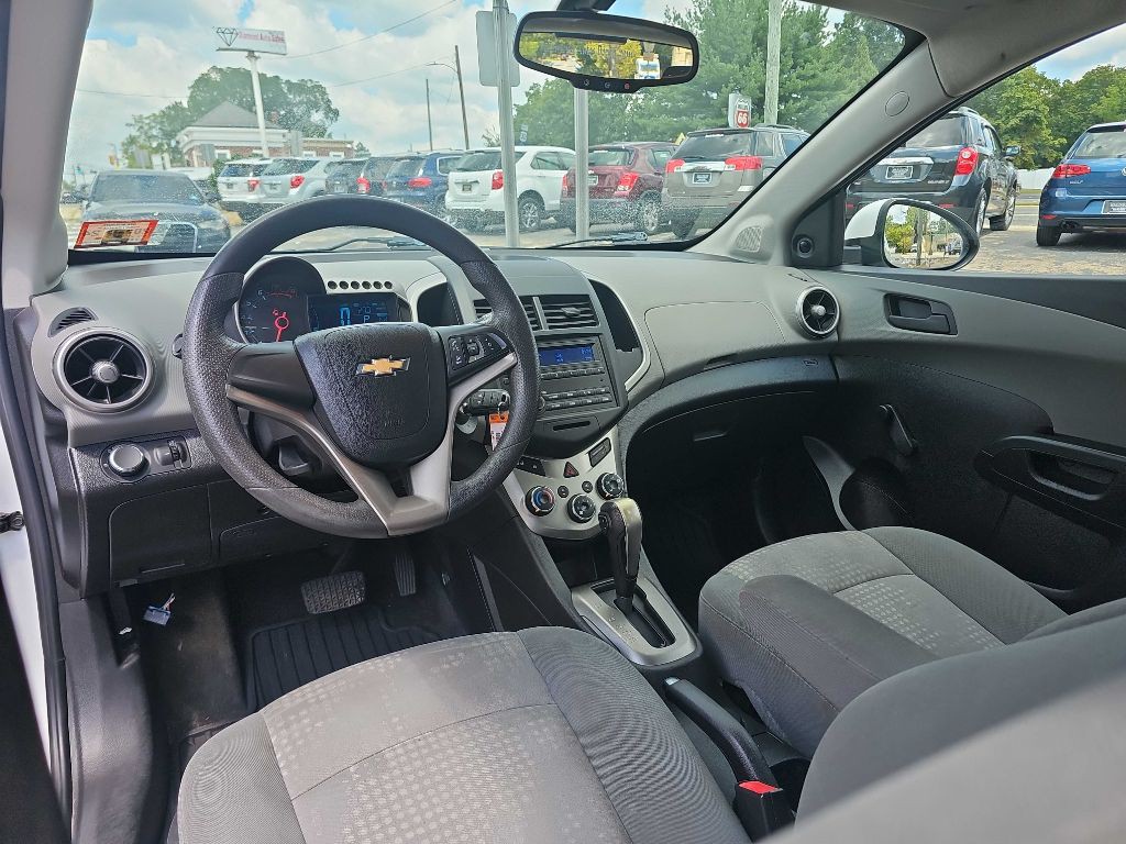 2015 Chevrolet Sonic Image 11