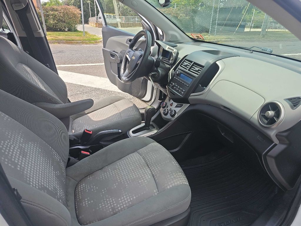2015 Chevrolet Sonic Image 14