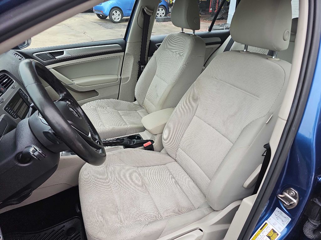 2016 Volkswagen Golf Image 10