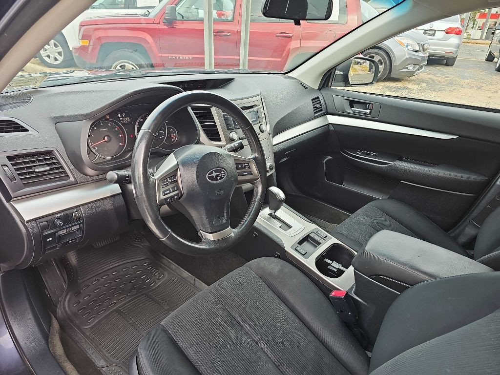 2013 Subaru Outback Image 10