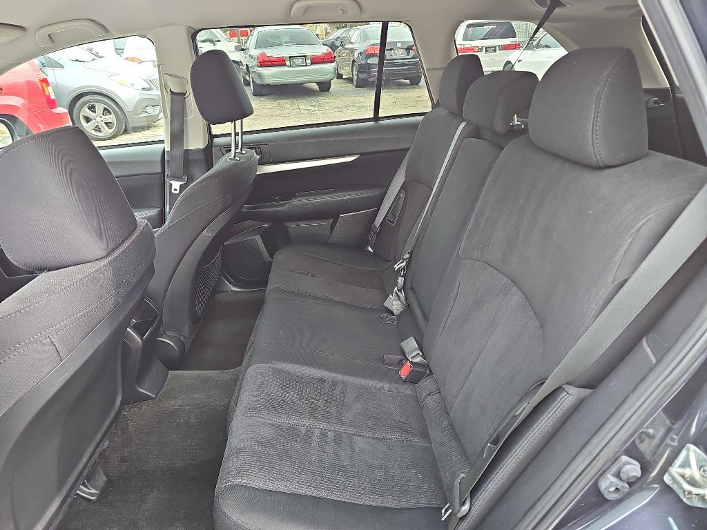2013 Subaru Outback Image 12