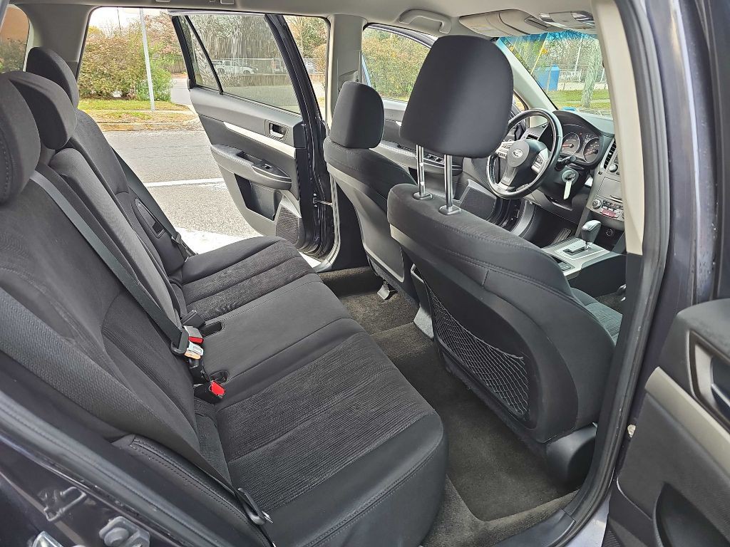 2013 Subaru Outback Image 13