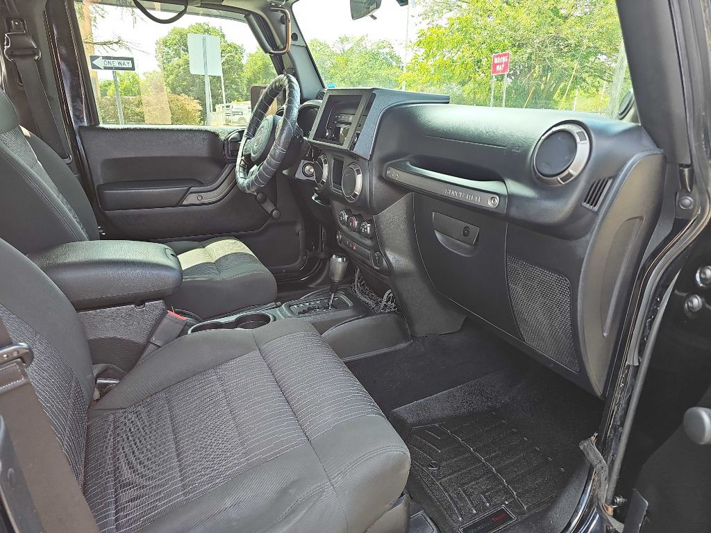 2011 Jeep Wrangler Image 13