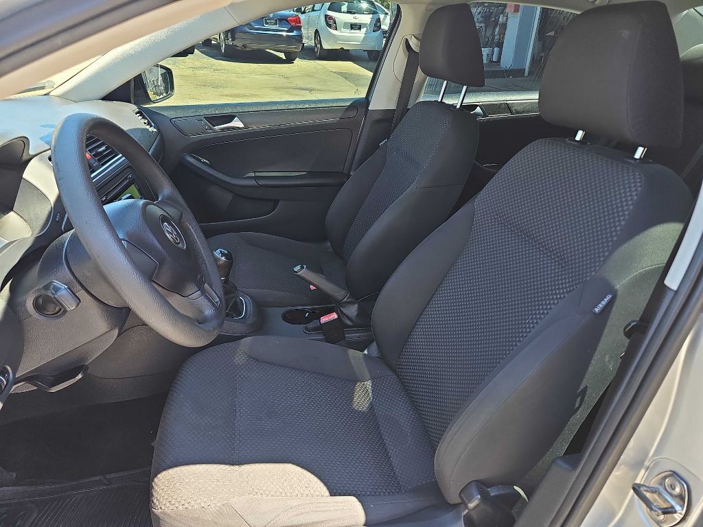 2013 Volkswagen Jetta Image 10