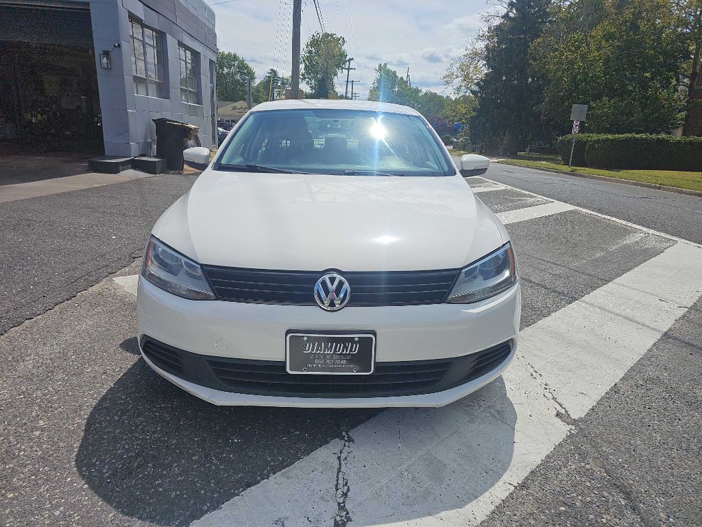 2012 Volkswagen Jetta Image 2