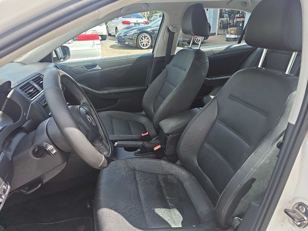 2012 Volkswagen Jetta Image 9