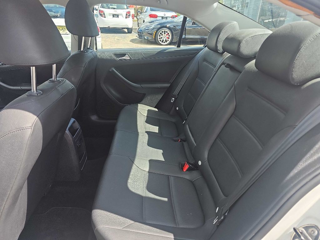 2012 Volkswagen Jetta Image 11