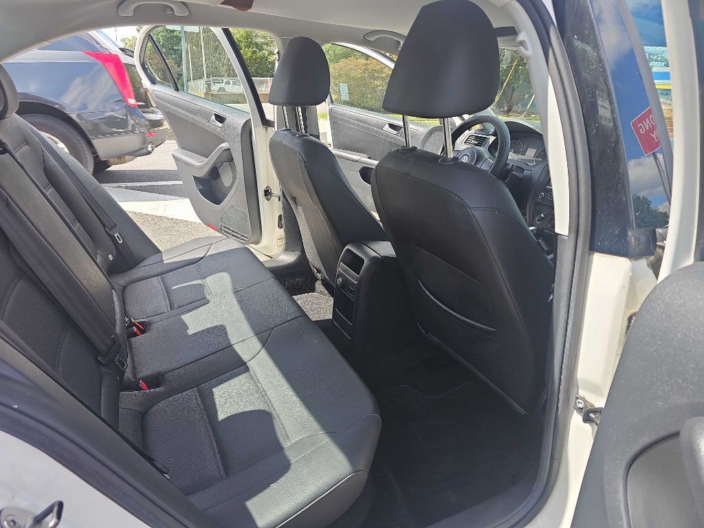 2012 Volkswagen Jetta Image 13