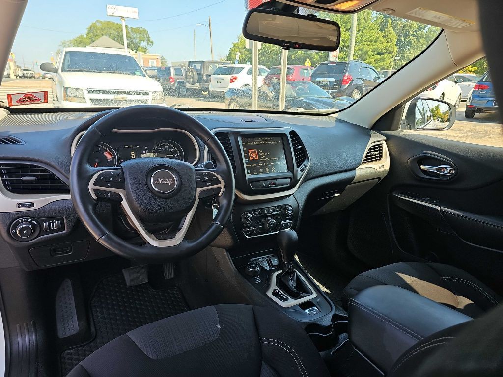 2017 Jeep Cherokee Image 10
