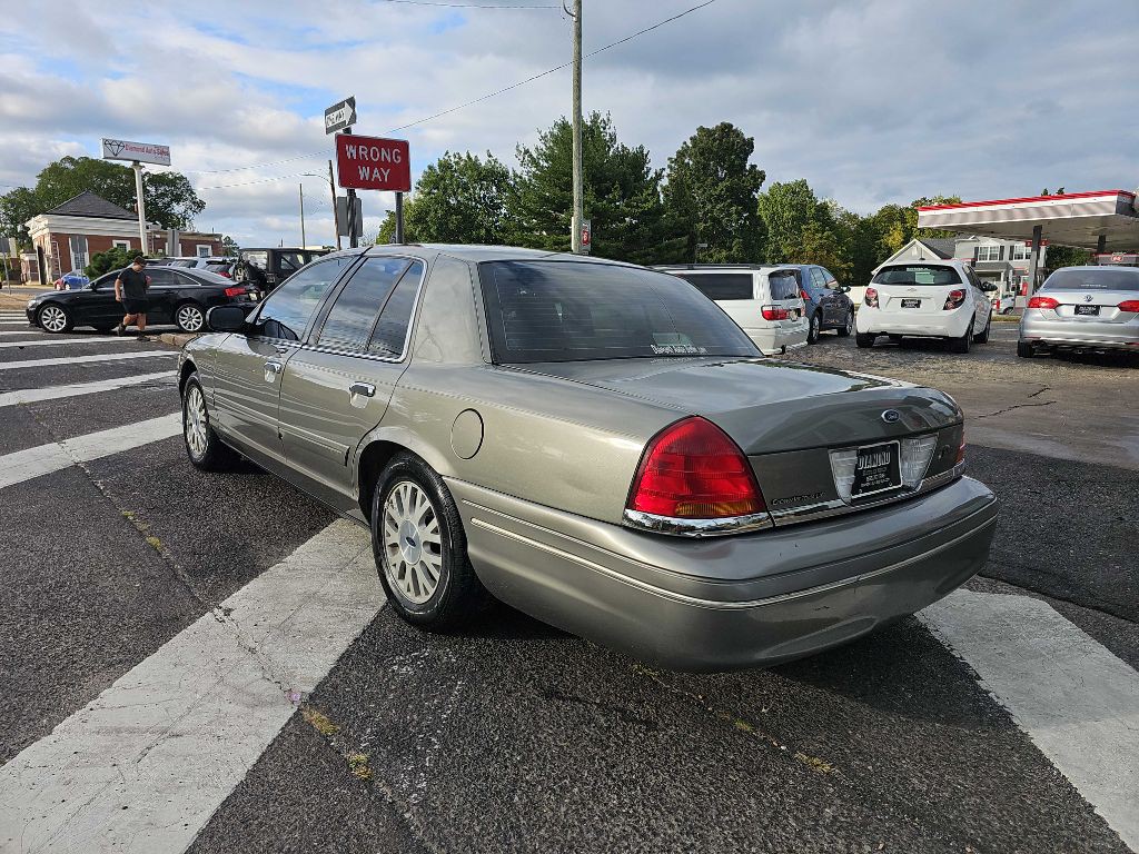 2003 Ford Crown Victoria Image 7