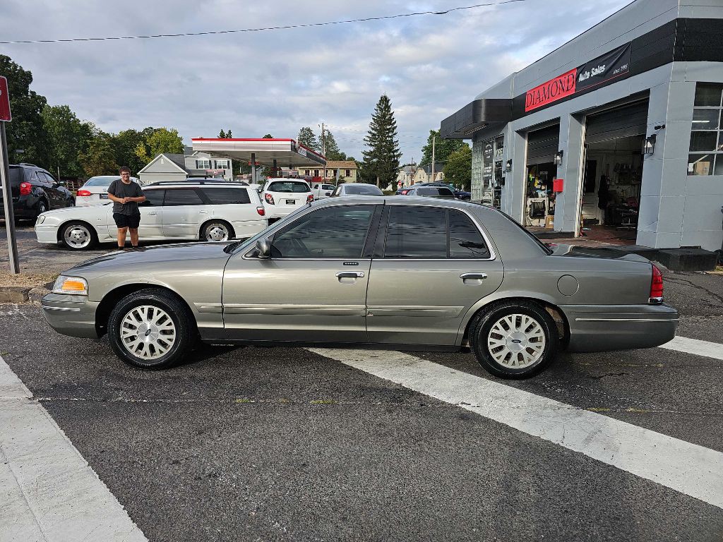 2003 Ford Crown Victoria Image 8
