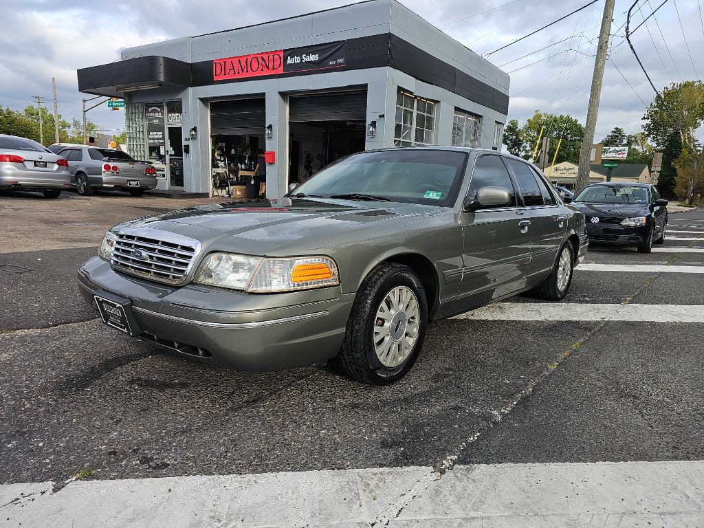 2003 Ford Crown Victoria Image 1