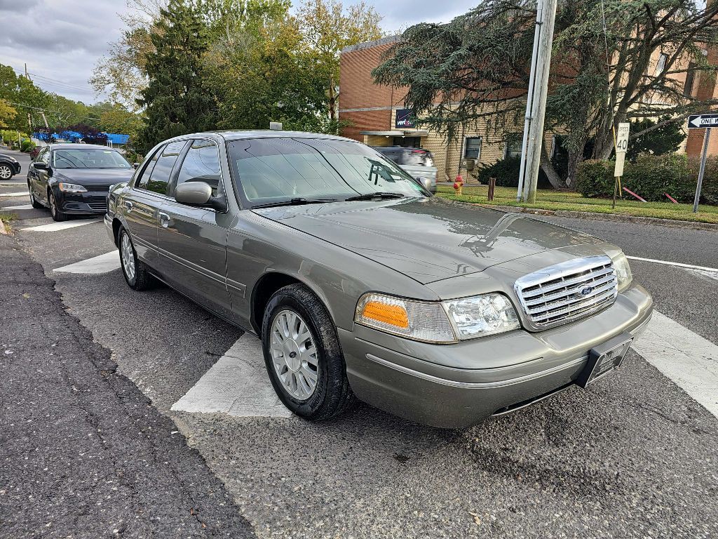 2003 Ford Crown Victoria Image 3